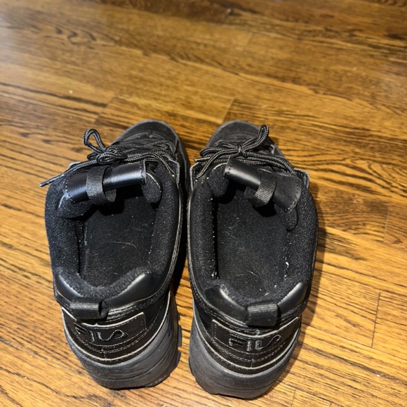 shoes - Picture 3 of 6